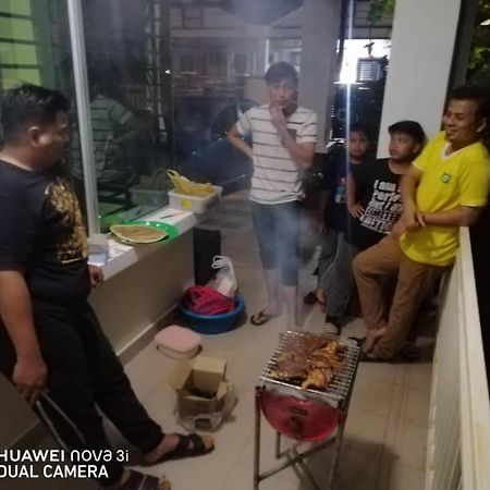 D Wangi Homestay Pasir Gudang At Ecotropic Eksteriør billede