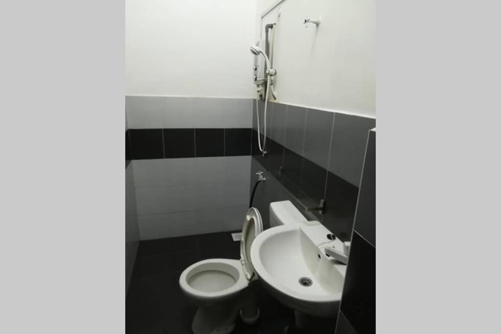 D Wangi Homestay Pasir Gudang At Ecotropic Eksteriør billede