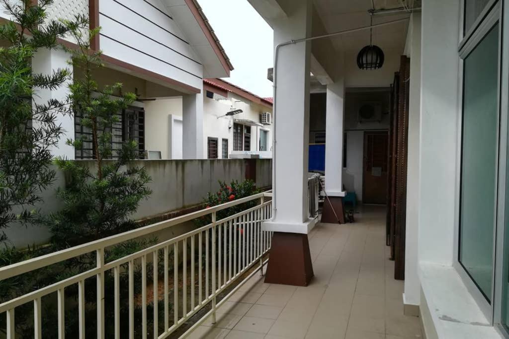 D Wangi Homestay Pasir Gudang At Ecotropic Eksteriør billede